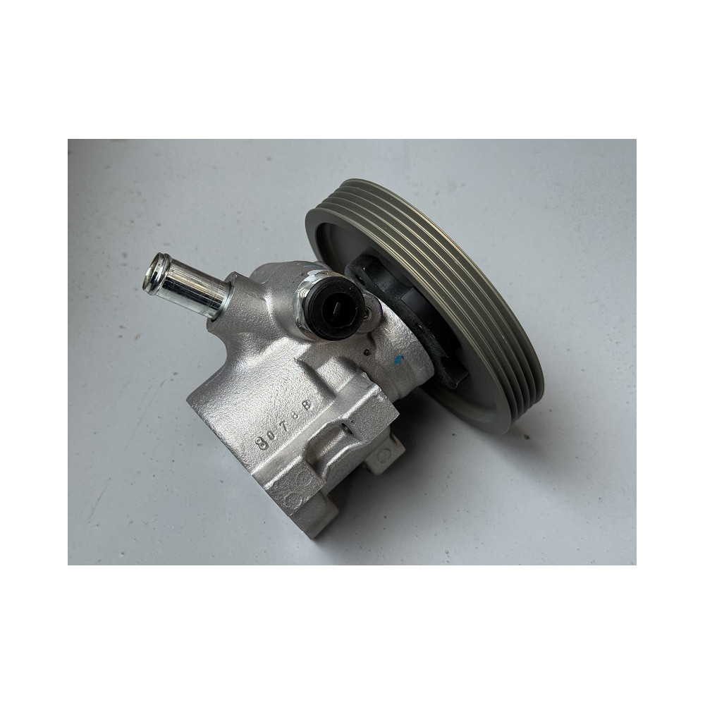 Pompe de direction assistée 106 Maxi